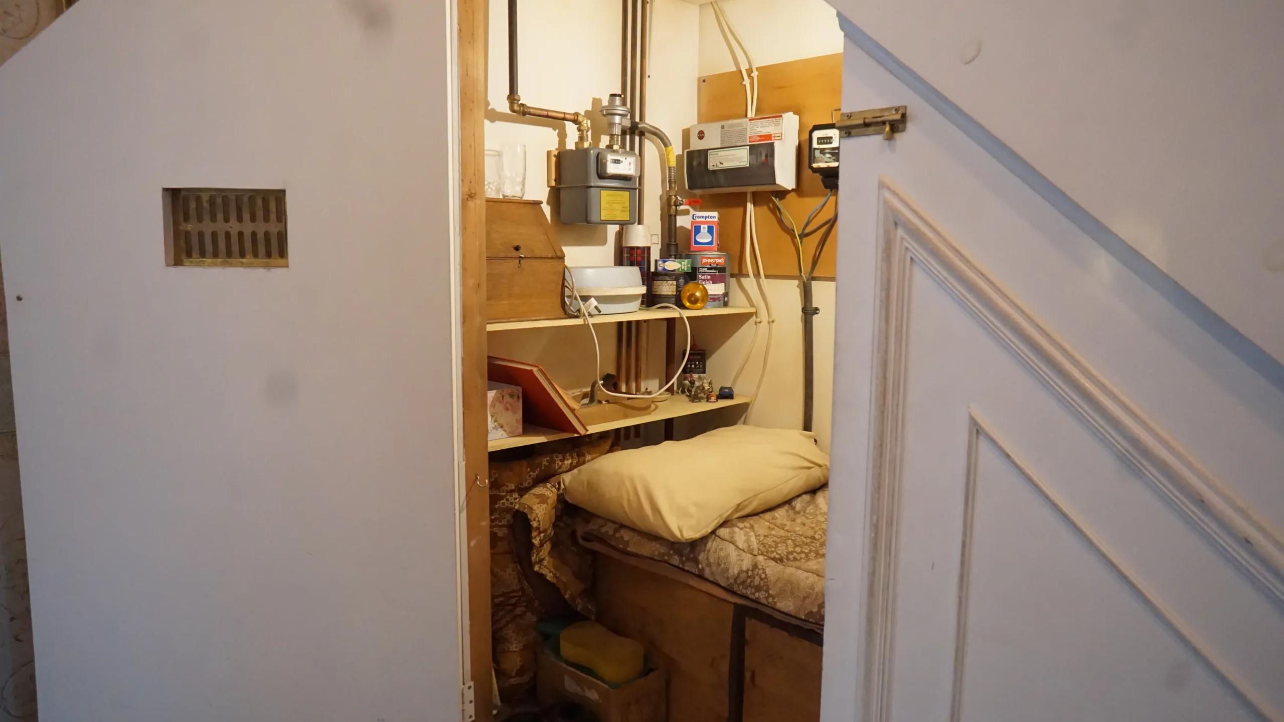 階段下の物置_ハリーの寝室